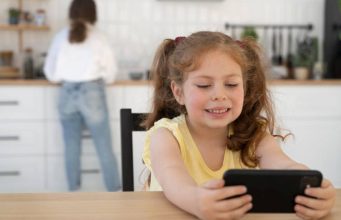 Bagaimana Cara Memantau Ponsel Android Anak Anda dari Jarak Jauh? Memantau Ponsel Android Anak